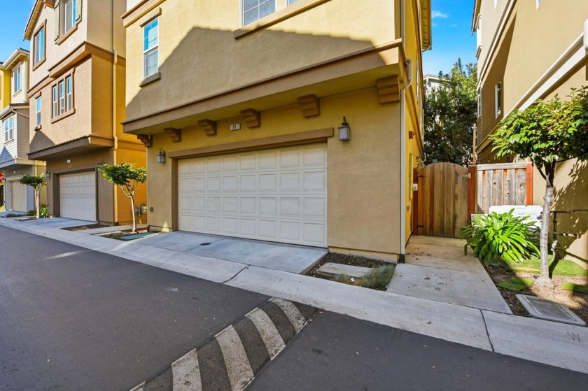 Property is being made available exclusively through Hubzu - photo 37