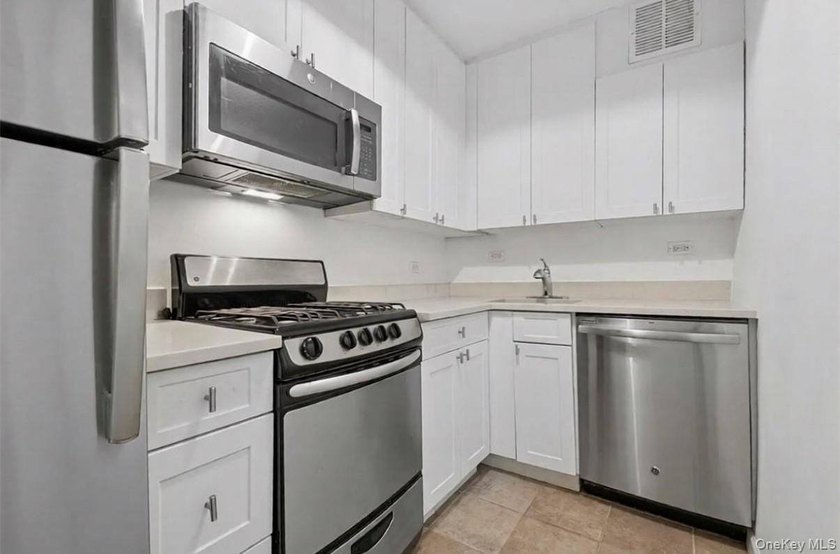 Prime Upper West Side location on West 66th Street between - photo 7