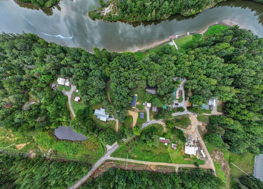 One of a kind mobile home sitting on Bear Creek, with navigable - photo 37