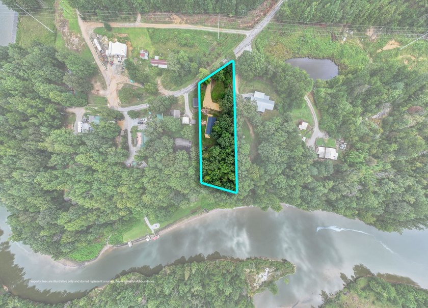 One of a kind mobile home sitting on Bear Creek, with navigable - photo 38