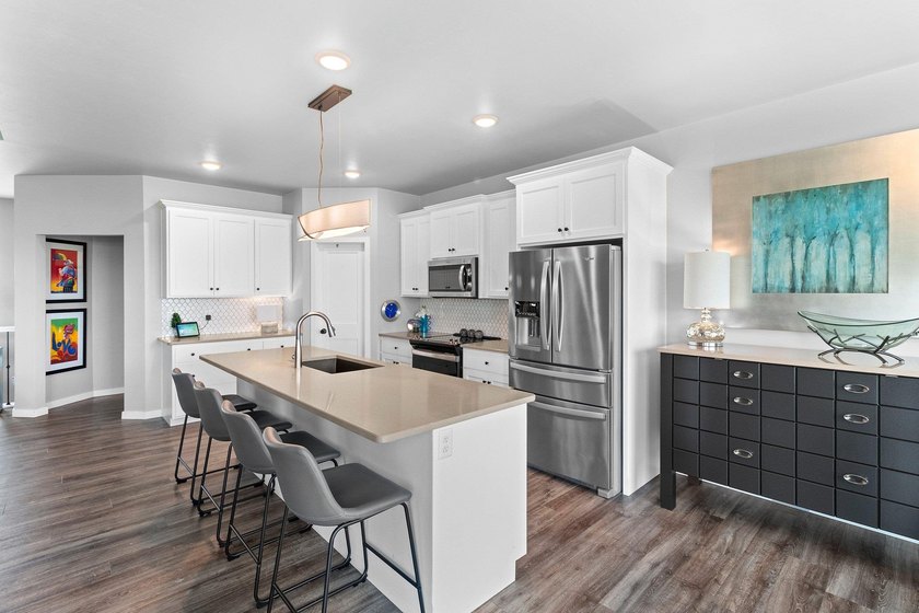 BETTER THAN NEW! Move right in to this well maintained Ledgeview - photo 11