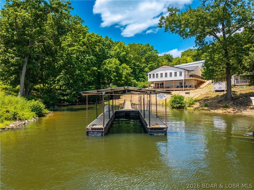 Lakefront living on 2 private acres at the 8MM near Laurie! - photo 2