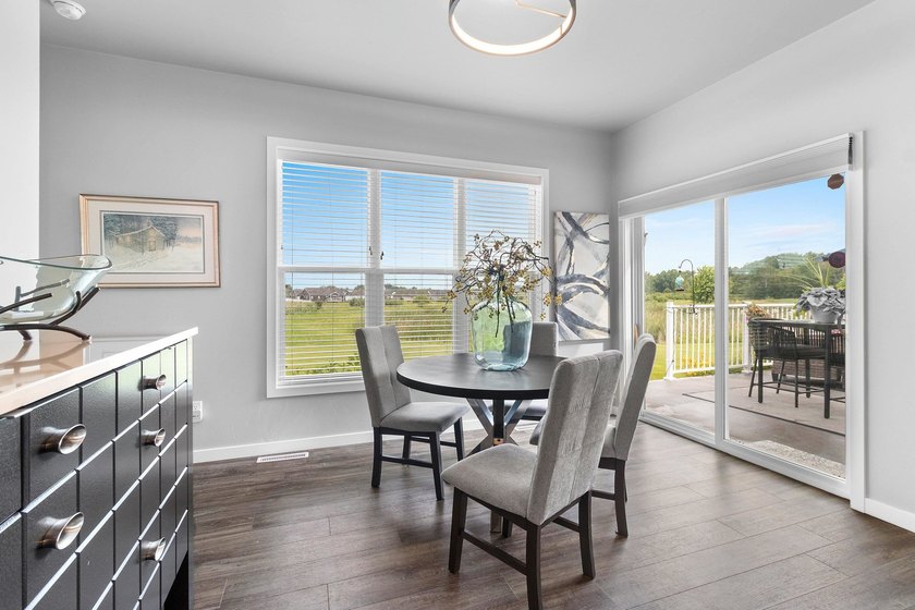 BETTER THAN NEW! Move right in to this well maintained Ledgeview - photo 13