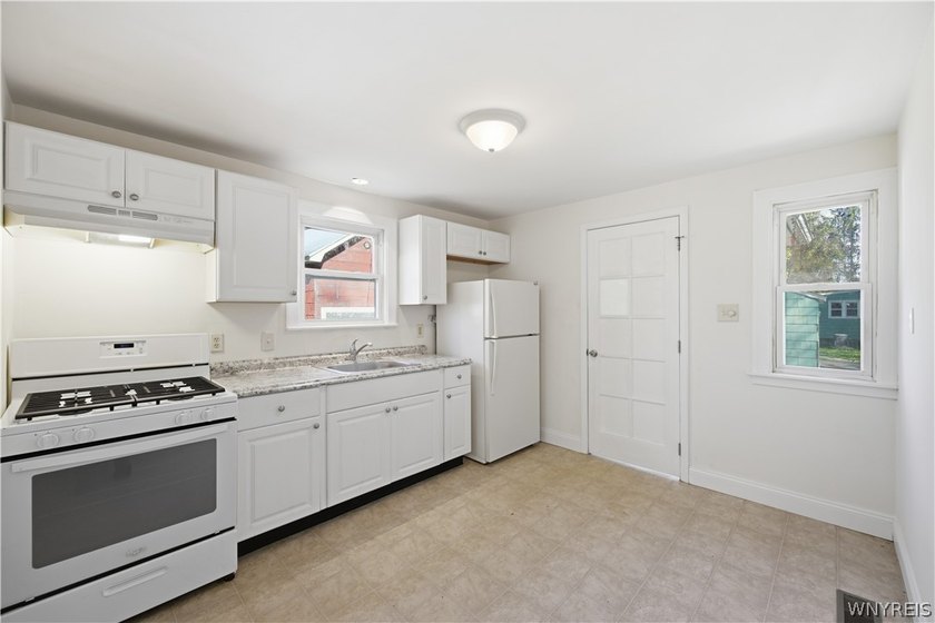 Spacious and well-maintained upper/lower double offering - photo 15