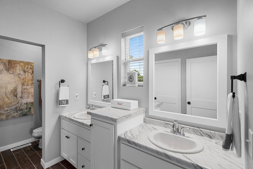 BETTER THAN NEW! Move right in to this well maintained Ledgeview - photo 16