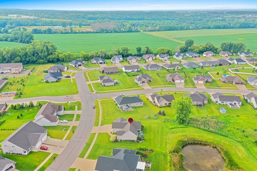 BETTER THAN NEW! Move right in to this well maintained Ledgeview - photo 30