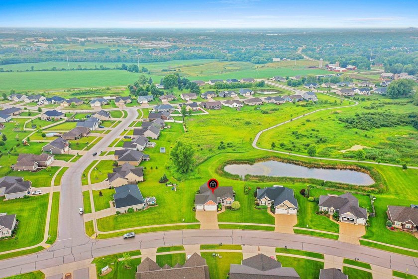 BETTER THAN NEW! Move right in to this well maintained Ledgeview - photo 31