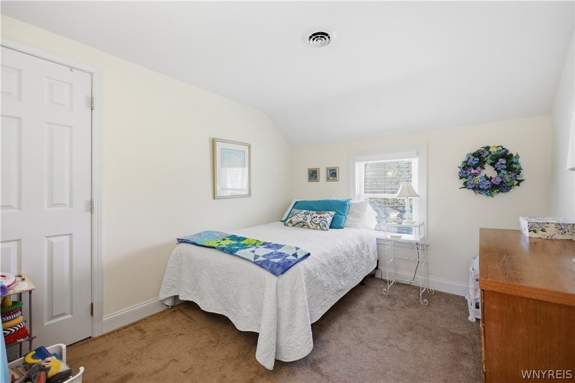 Spacious and well-maintained upper/lower double offering - photo 32