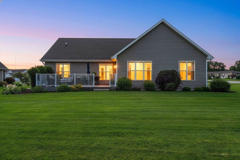 BETTER THAN NEW! Move right in to this well maintained Ledgeview - photo 32
