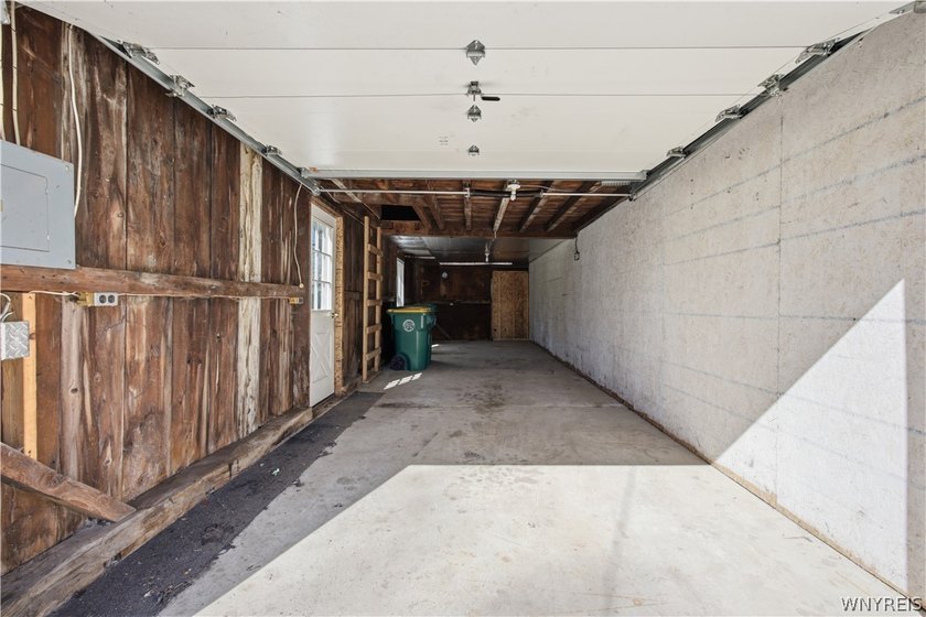 Spacious and well-maintained upper/lower double offering - photo 35
