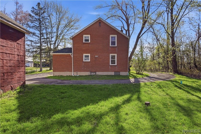 Spacious and well-maintained upper/lower double offering - photo 37