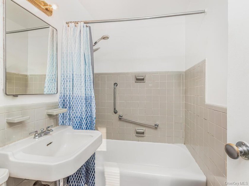 Welcome to this lovely one bedroom apartment with natural - photo 12