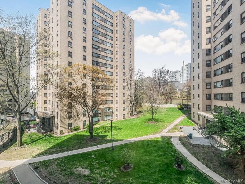 Welcome to this lovely one bedroom apartment with natural - photo 13