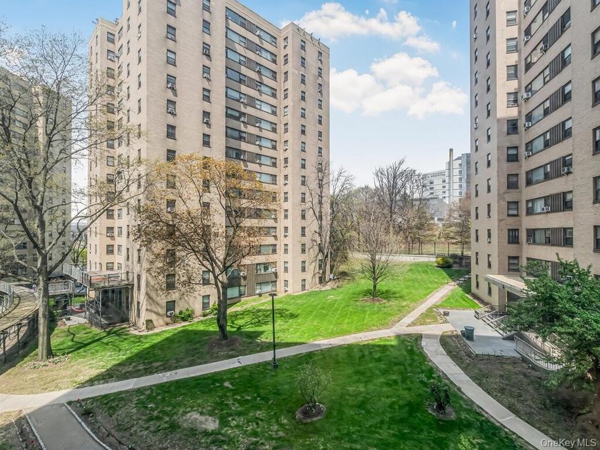 Welcome to this lovely one bedroom apartment with natural - photo 14