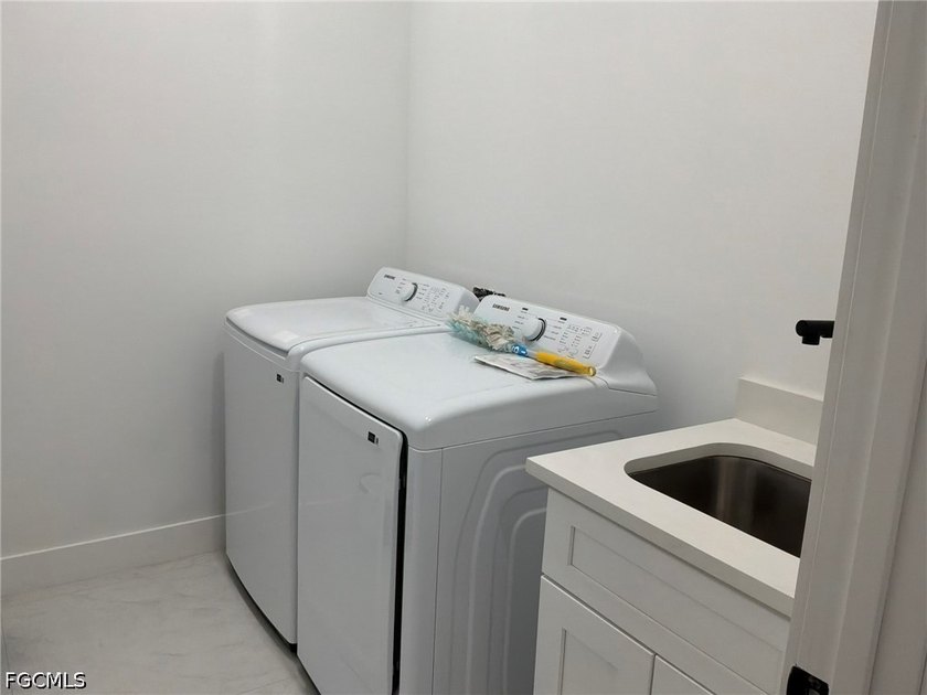 Exceptional opportunity! Seller accepted a job transfer, but the - photo 12
