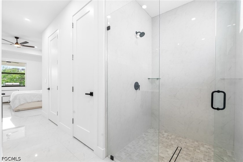 Exceptional opportunity! Seller accepted a job transfer, but the - photo 22