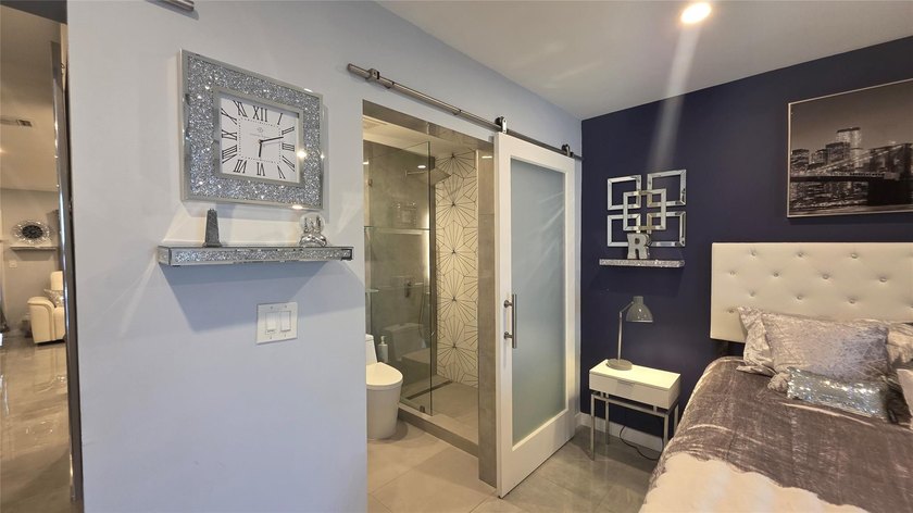 ABsolutely gorgeous 1 bedroom 1 bath in a veyr beautiful and - photo 24