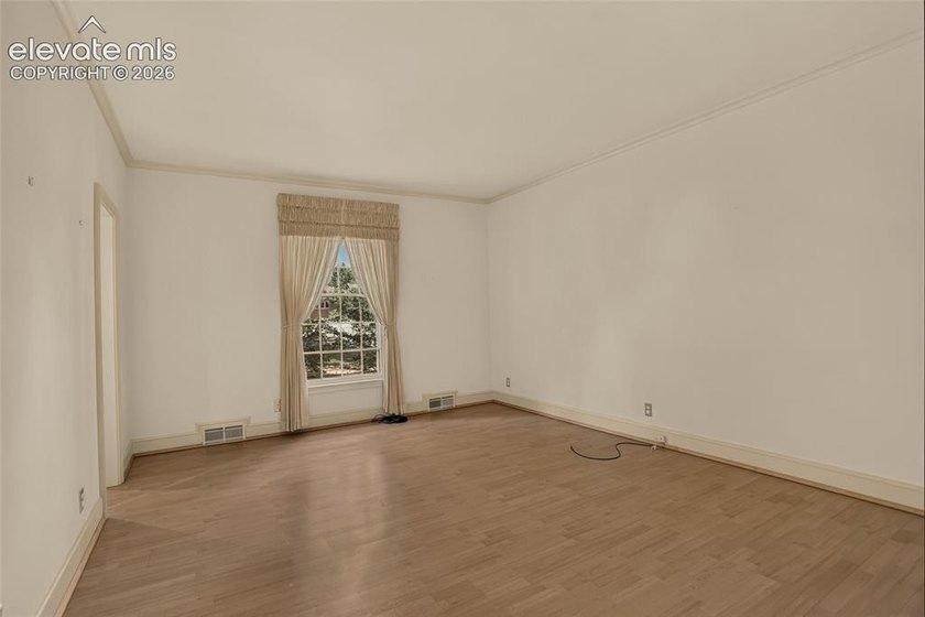 Lovingly preserved and timeless 1954 brick Colonial ranch on a - photo 25