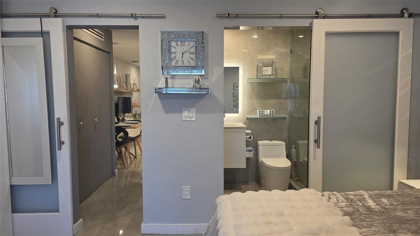 ABsolutely gorgeous 1 bedroom 1 bath in a veyr beautiful and - photo 31