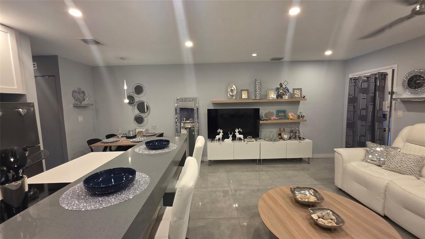 ABsolutely gorgeous 1 bedroom 1 bath in a veyr beautiful and - photo 38