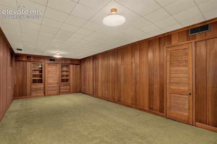 Lovingly preserved and timeless 1954 brick Colonial ranch on a - photo 40