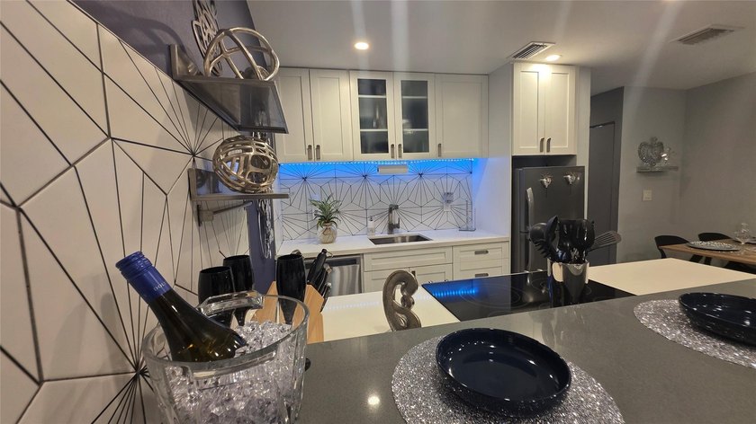 ABsolutely gorgeous 1 bedroom 1 bath in a veyr beautiful and - photo 40