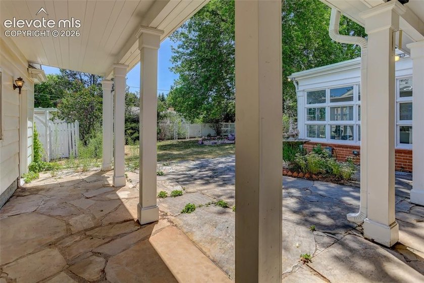 Lovingly preserved and timeless 1954 brick Colonial ranch on a - photo 43