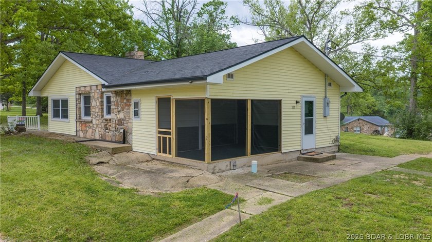 Charming 3-bedroom, 1 full bath, 2 half bath home located in a - photo 3