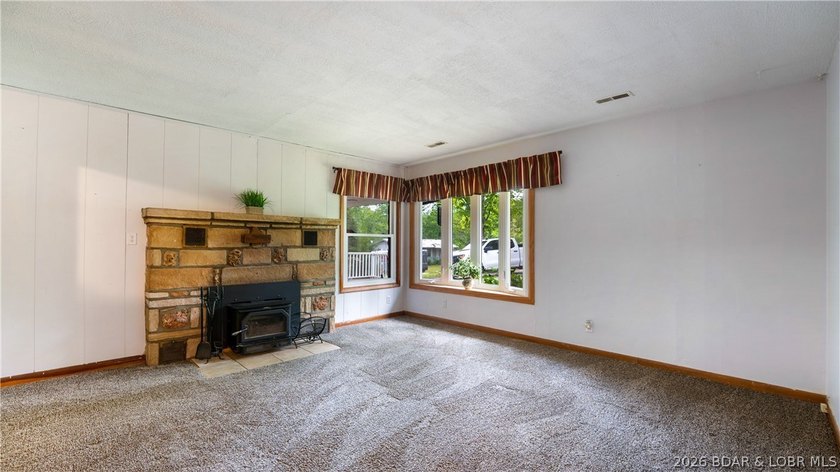 Charming 3-bedroom, 1 full bath, 2 half bath home located in a - photo 7