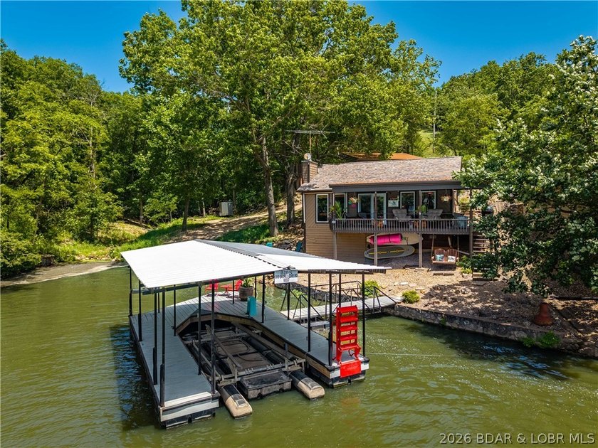 Privacy, gentle lakefront living, and room to enjoy everything - photo 2