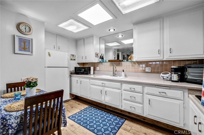 Discover a conveniently located end-unit residence in Mutual 1 - photo 13