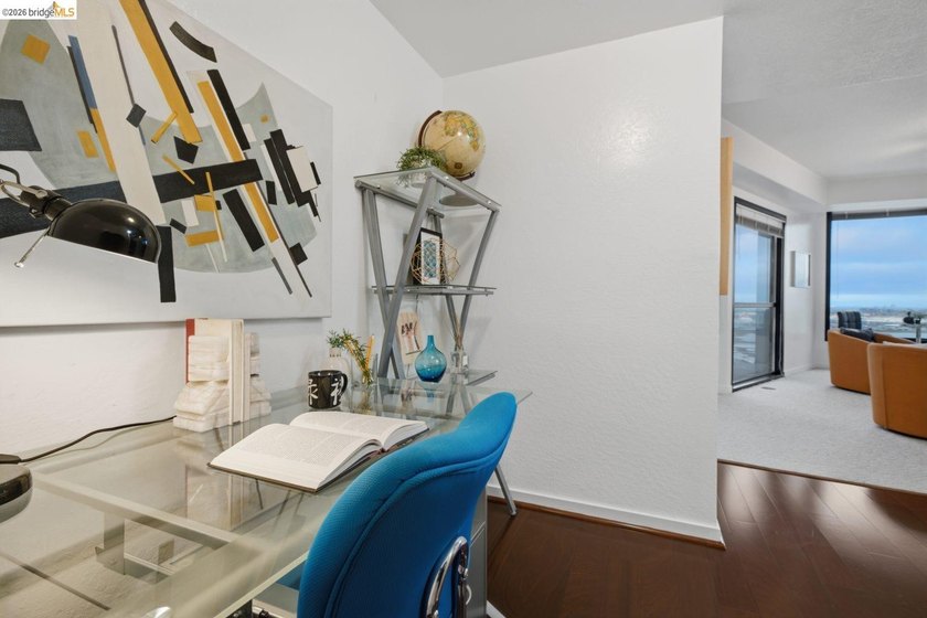 Perched on the 27th floor in Emeryville's highly sought after - photo 17