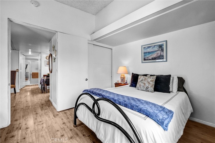 Discover a conveniently located end-unit residence in Mutual 1 - photo 17