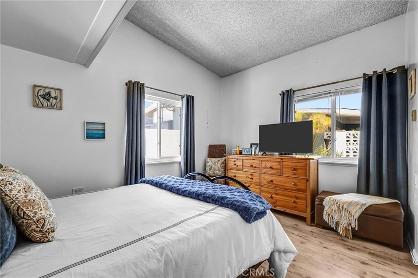 Discover a conveniently located end-unit residence in Mutual 1 - photo 18