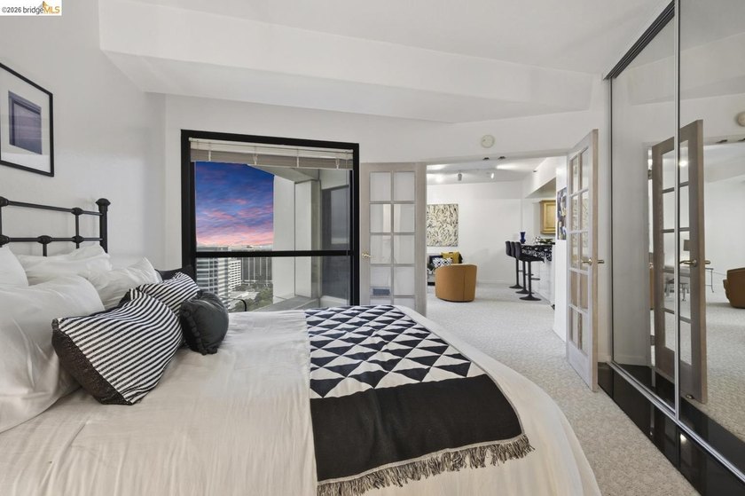 Perched on the 27th floor in Emeryville's highly sought after - photo 19