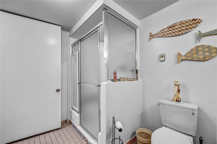 Discover a conveniently located end-unit residence in Mutual 1 - photo 19