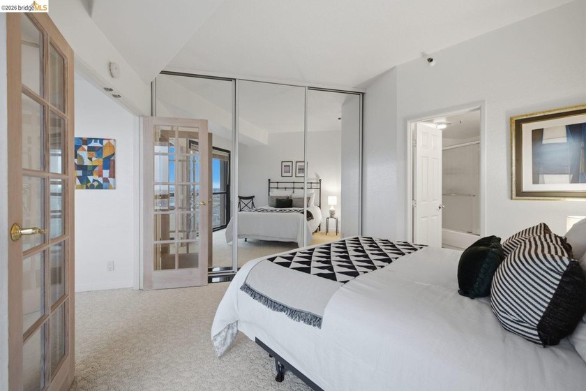 Perched on the 27th floor in Emeryville's highly sought after - photo 20