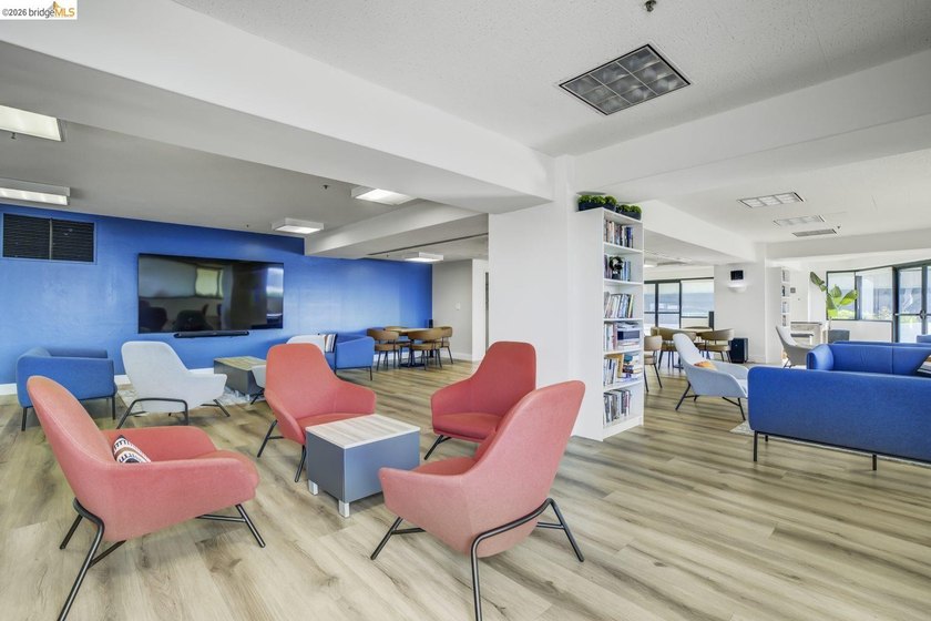 Perched on the 27th floor in Emeryville's highly sought after - photo 33