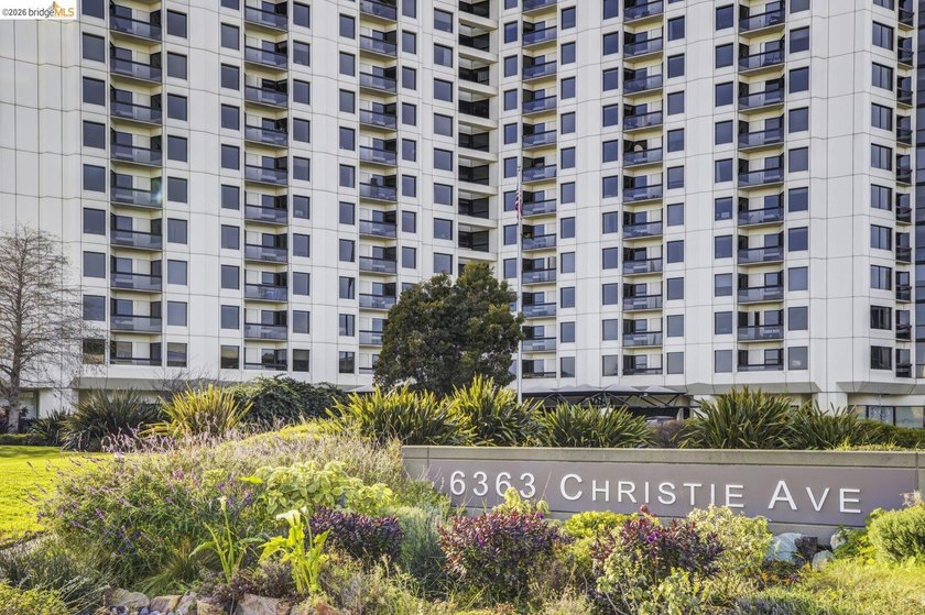 Perched on the 27th floor in Emeryville's highly sought after - photo 38