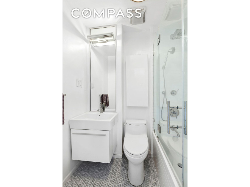 This beautifully renovated two-bedroom, two-bath has a huge - photo 8