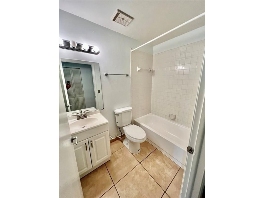 Vacant. all tile , granite countertop, 2 parking spaces - photo 11