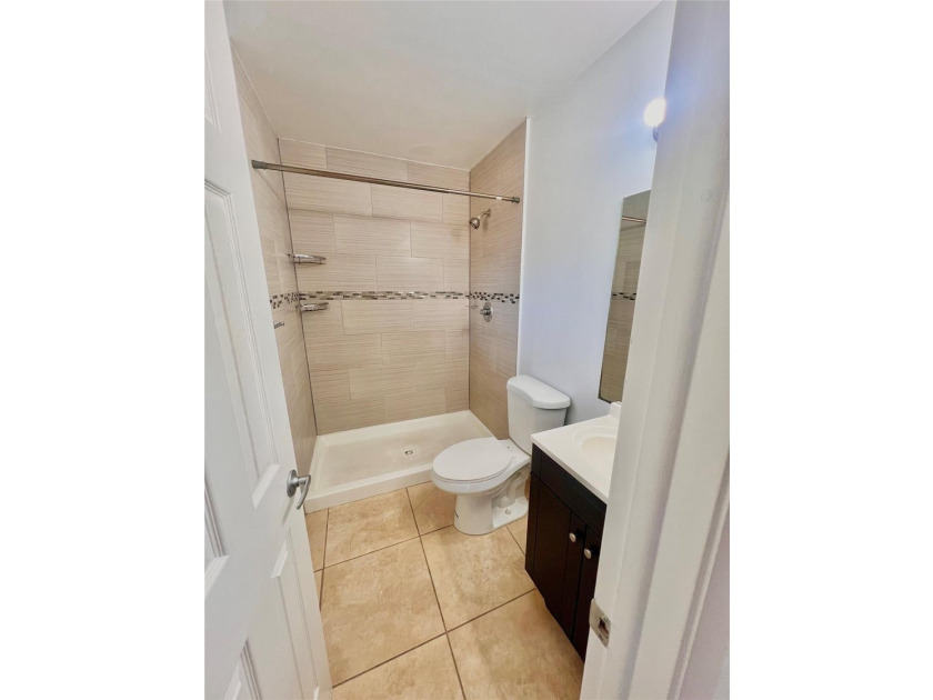Vacant. all tile , granite countertop, 2 parking spaces - photo 26