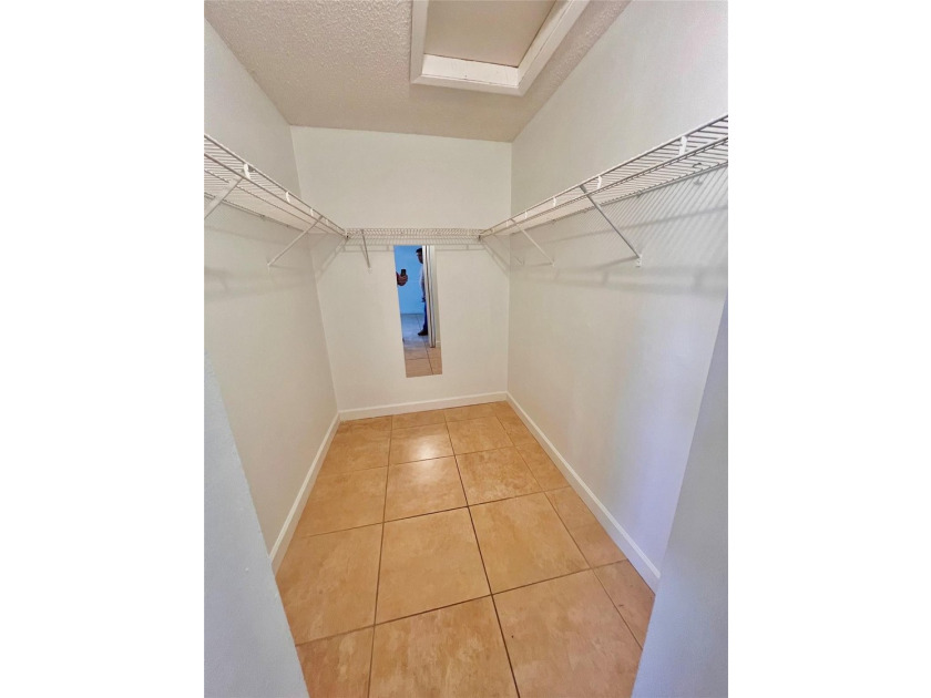 Vacant. all tile , granite countertop, 2 parking spaces - photo 27