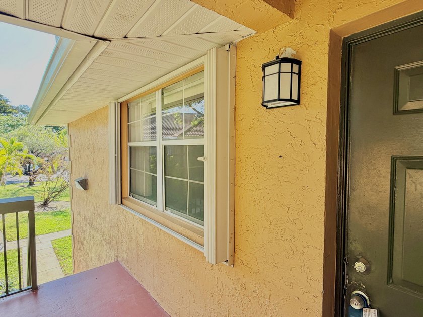 Vacant. all tile , granite countertop, 2 parking spaces - photo 40