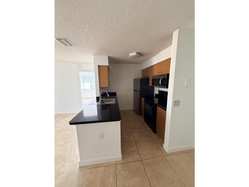 Vacant. all tile , granite countertop, 2 parking spaces - photo 42