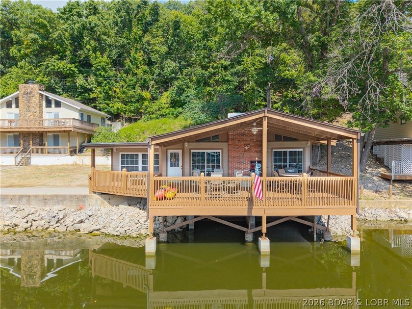 Incredible views with two beautiful homes that set the stage for - photo 2