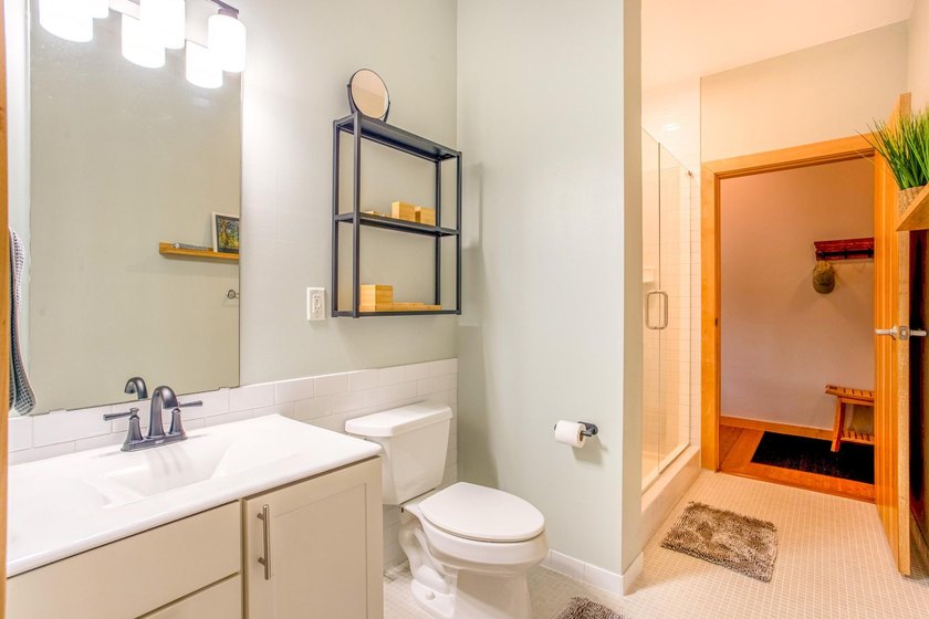 Nestled near the heart of Minneapolis, this beautiful 3rd floor - photo 13