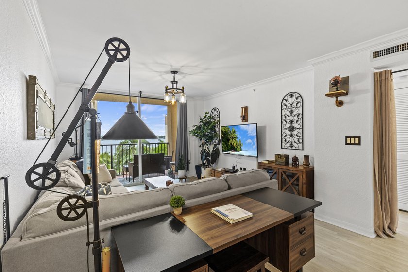 Beautifully maintained residence in the sought-after Flagler - photo 15