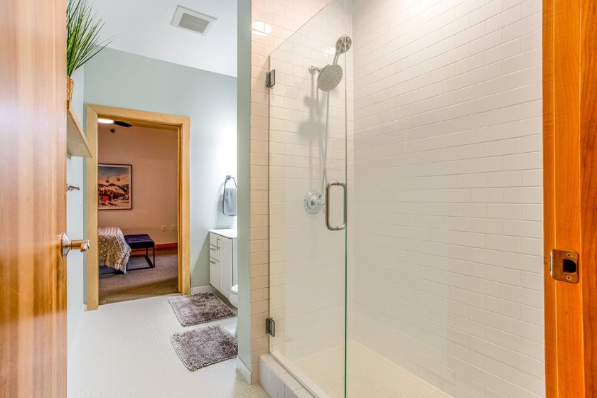 Nestled near the heart of Minneapolis, this beautiful 3rd floor - photo 15