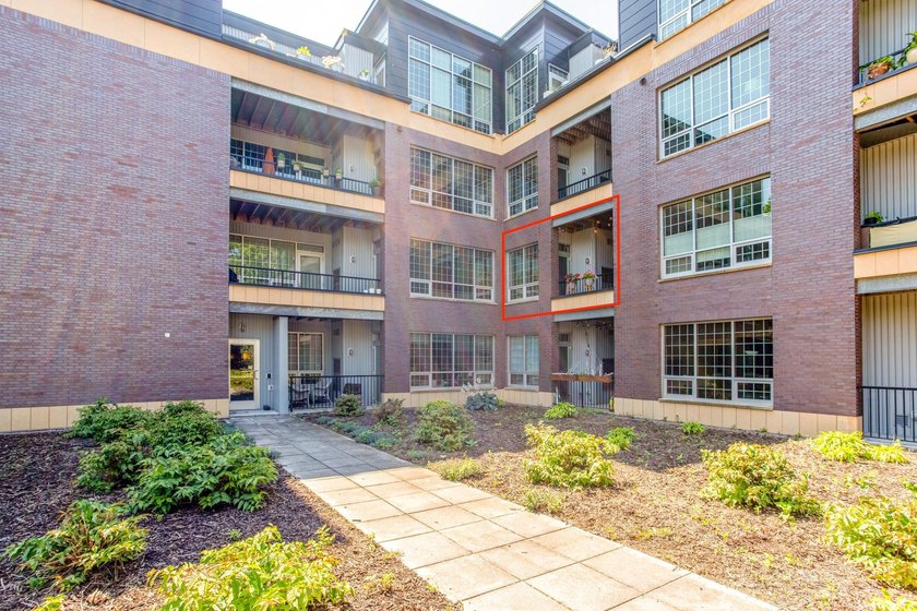 Nestled near the heart of Minneapolis, this beautiful 3rd floor - photo 19